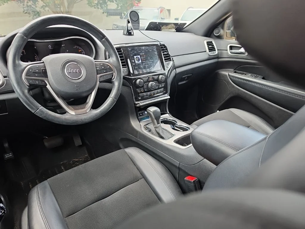 Used 2021 Gray Jeep Laredo X image 17
