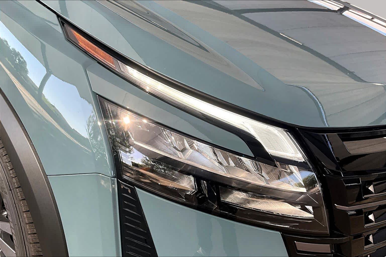 New 2026 Baltic Teal Pearl Nissan SL image 18