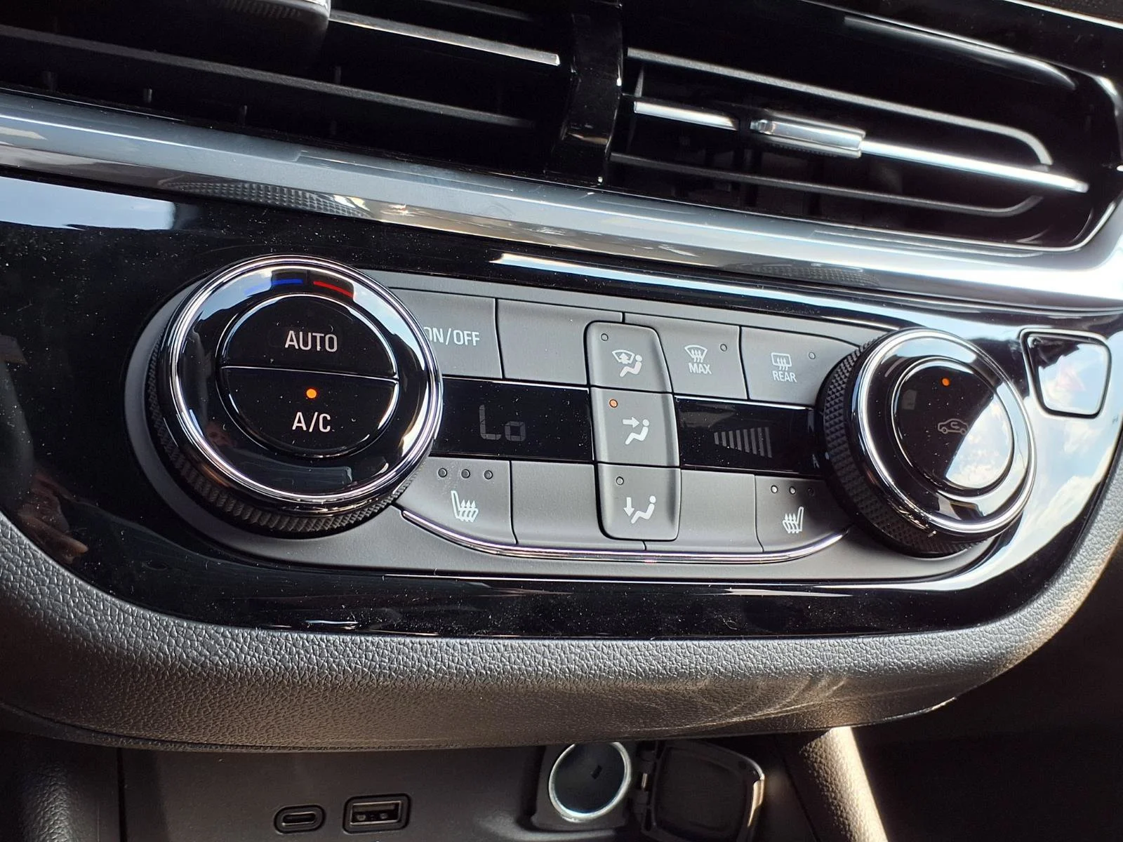 2026 Buick Envista Sport Touring - Photo 5