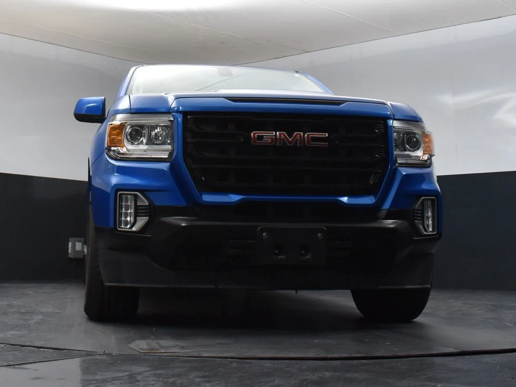 Used 2022 Blue Metallic GMC Elevation image 9