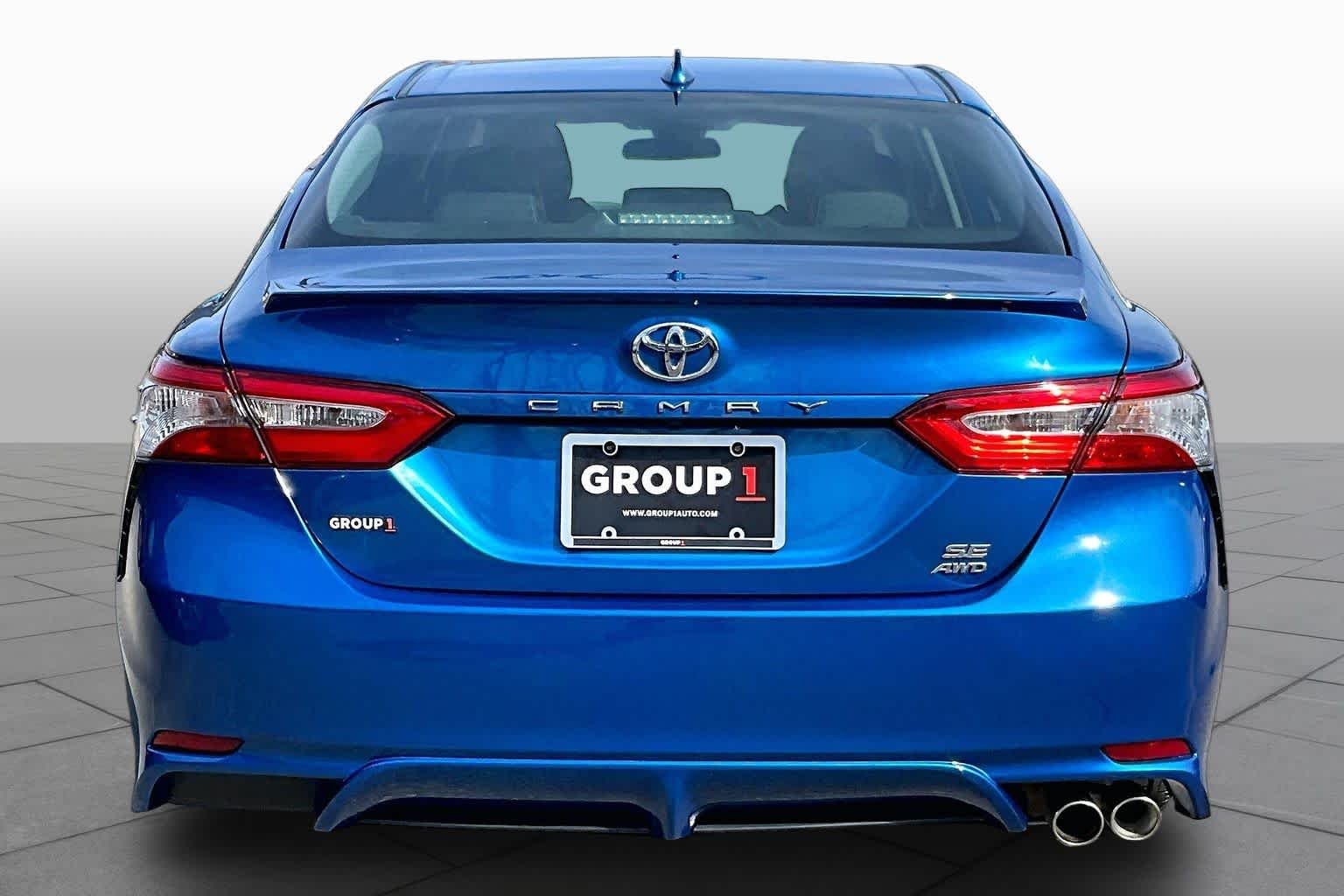 Used 2020 Blue Streak Metallic Toyota SE image 5