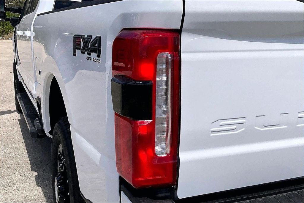 New 2026 Ford Super Duty F-250 Lariat 4D Crew Cab
