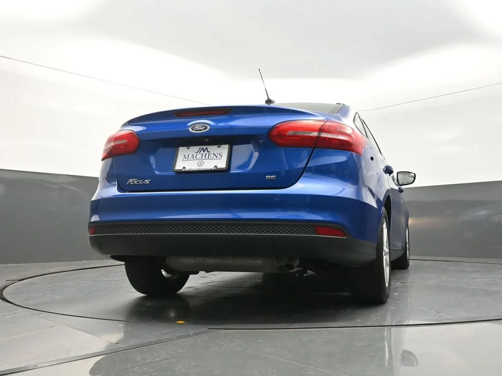 Used 2018 Blue Ford SE image 28