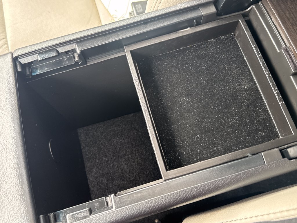 Used 2016 Silver Toyota XLE Premium image 28