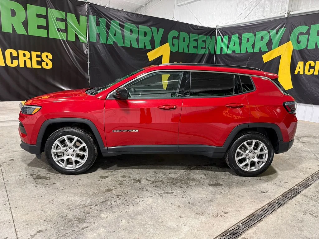 Certified Used 2024 Red Hot Pearlcoat Jeep Latitude Lux image 4