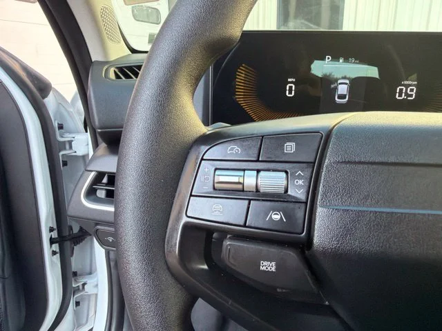 Used 2025 White Kia LXS image 31