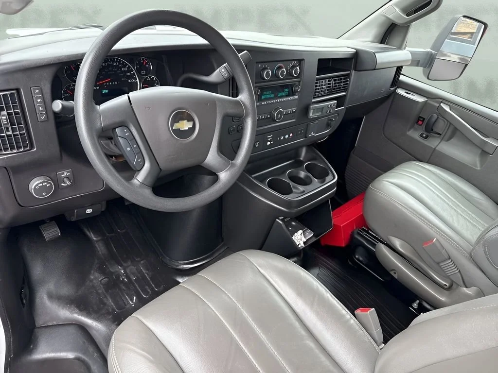 Used 2024 Summit White Chevrolet 1WT image 11