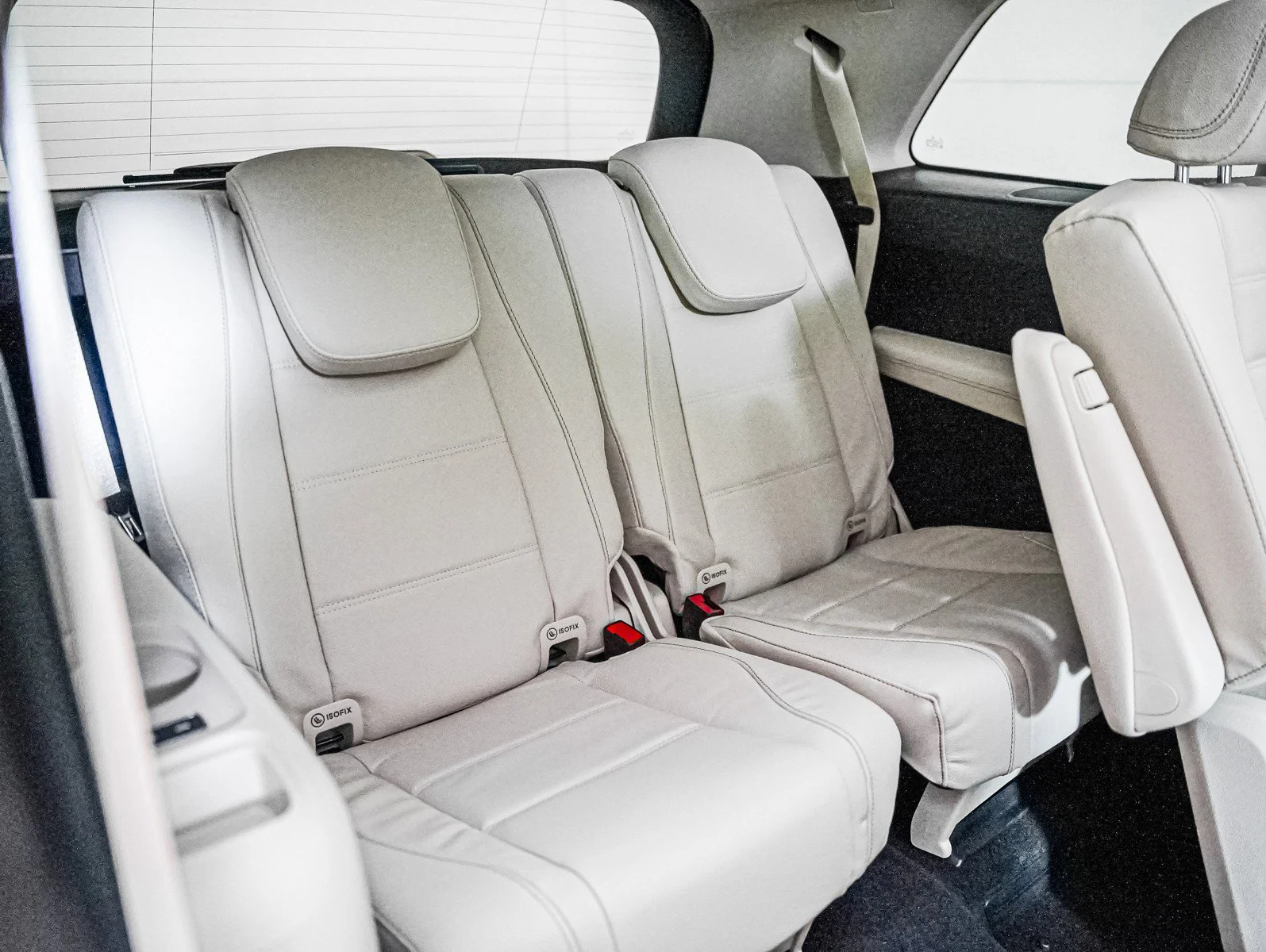 New 2026 Polar White Mercedes-Benz 4MATIC® image 14