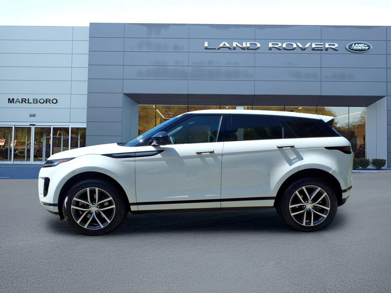 Certified Used 2026 Fuji White Land Rover S image 6