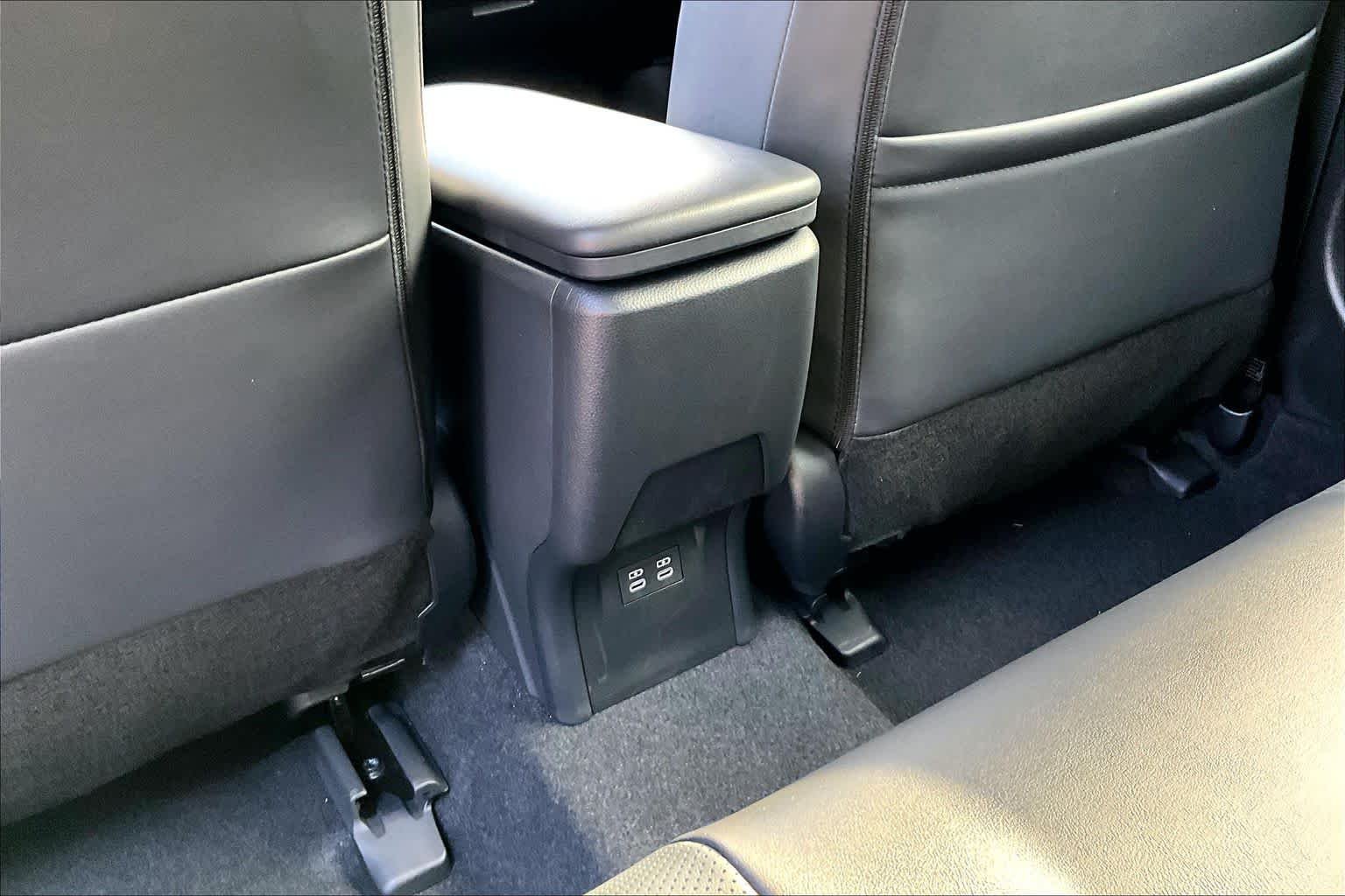 2024 Toyota Prius XLE - Photo 37