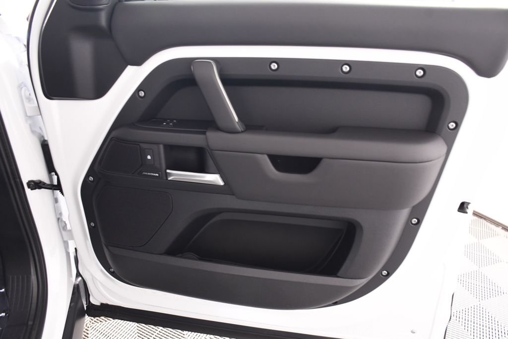 New 2026 Fuji White Land Rover S image 18
