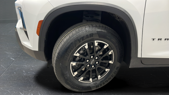 Used 2024 Summit White Chevrolet Z71 image 38