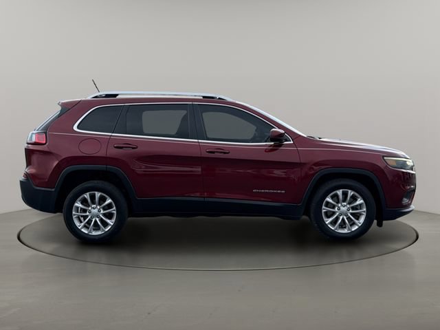 Used 2019  Jeep Latitude image 11
