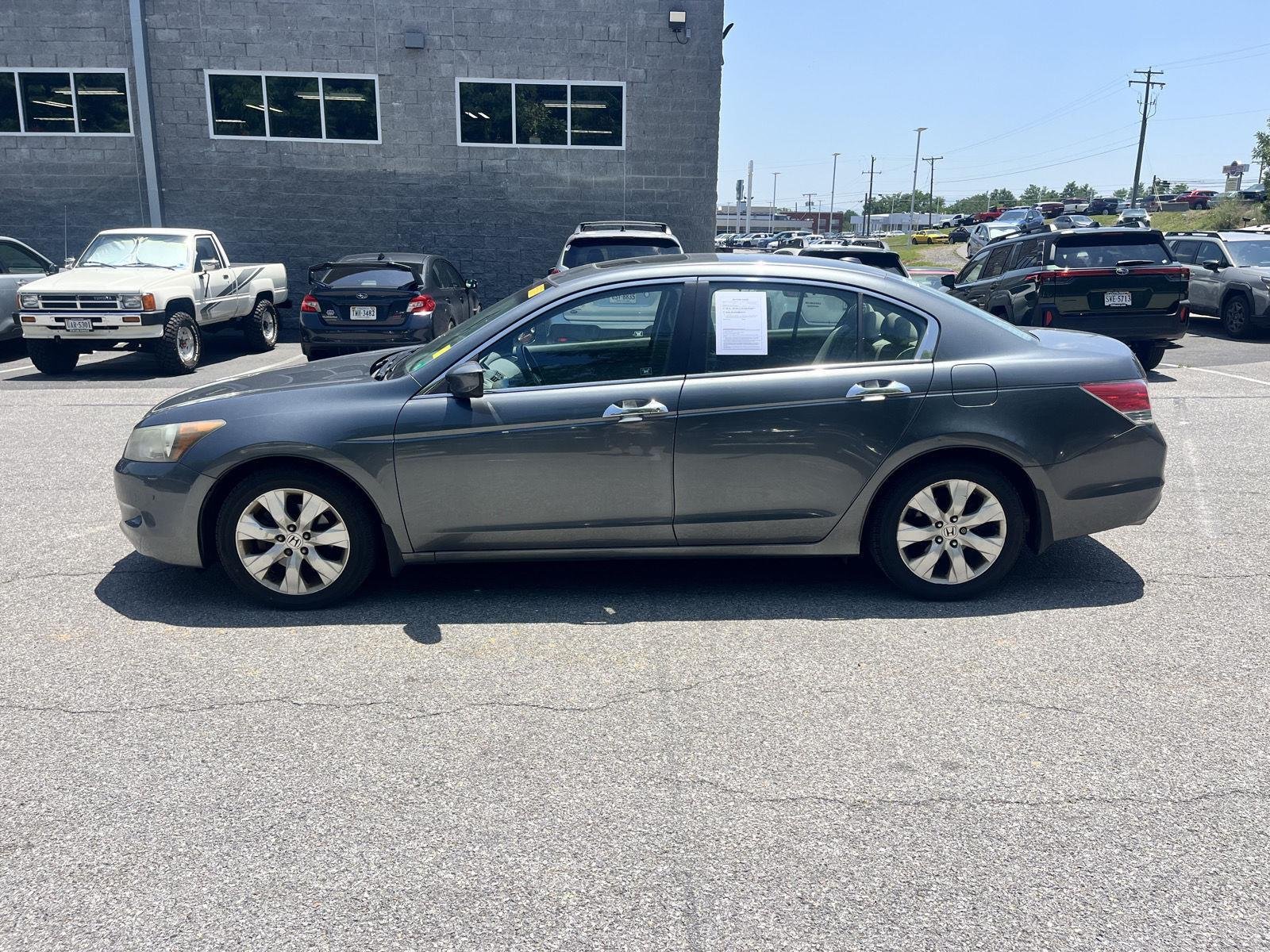 Used 2010 Polished Metal Metallic Honda EX-L image 4