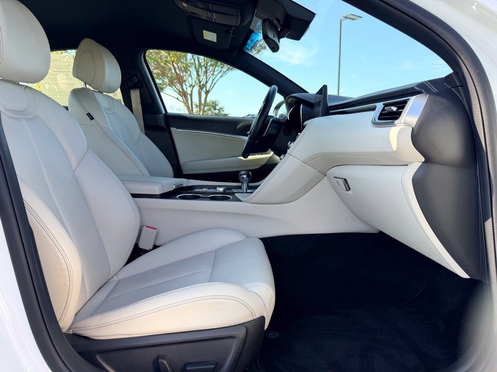 Used 2025 White Genesis 2.5T image 13