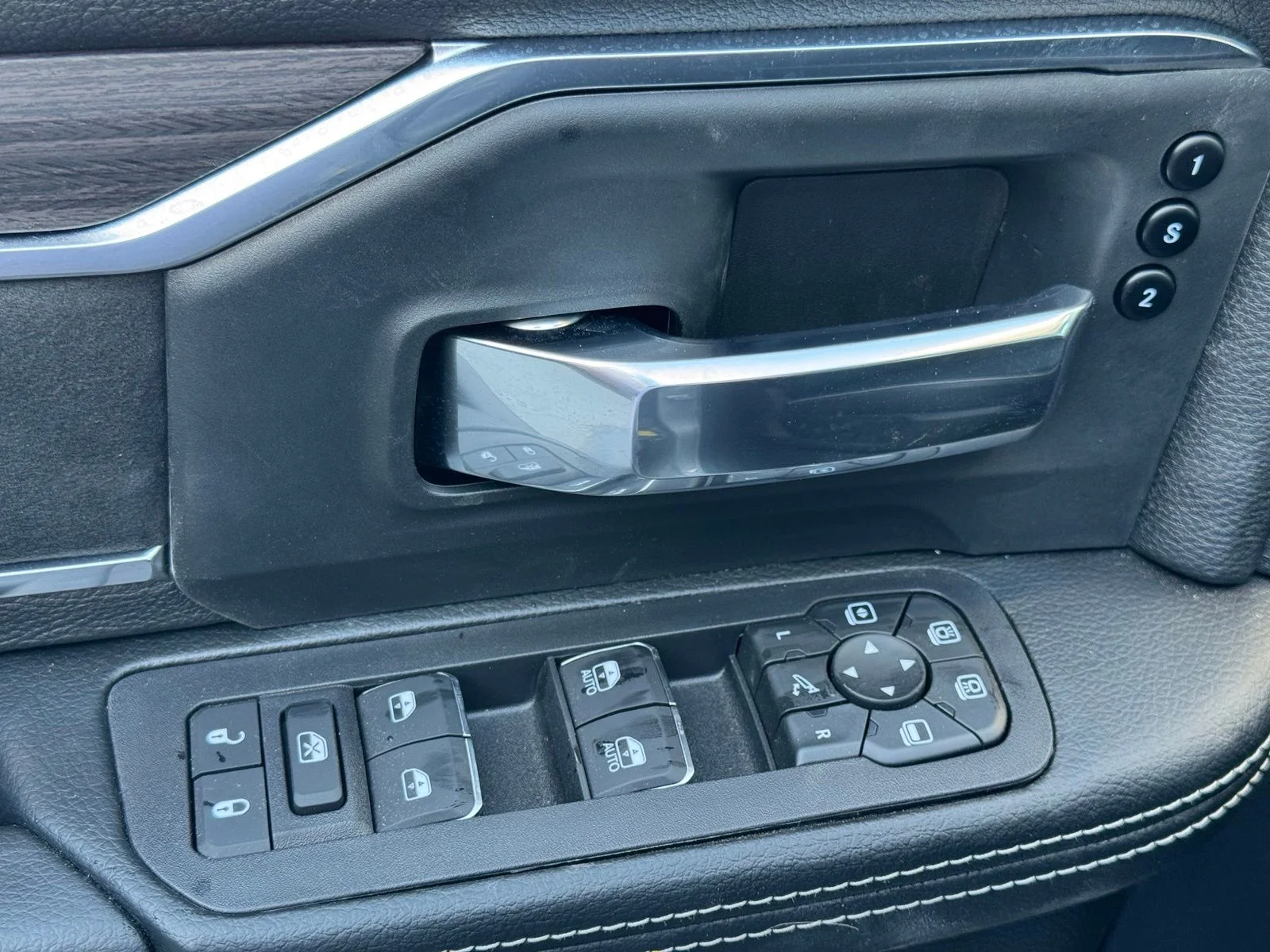 New 2026 Silver-Zynith Exterior Paint RAM Laramie image 15