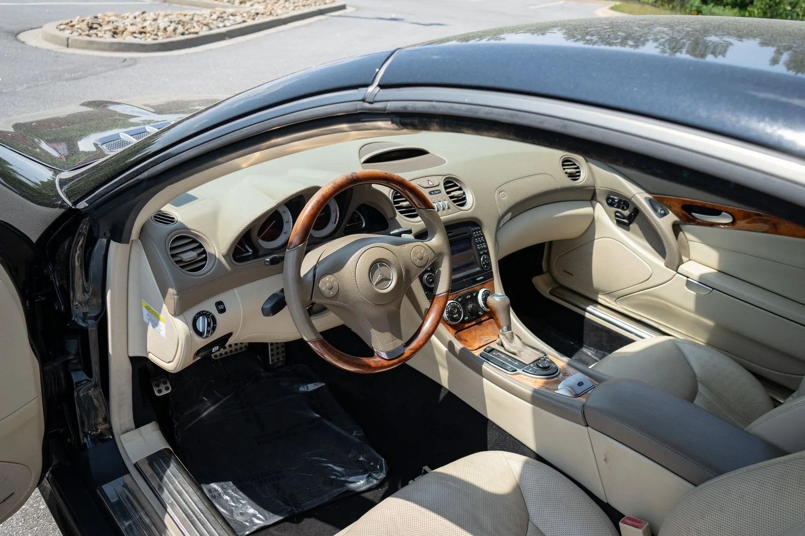 Used 2009 Black Mercedes-Benz SL 550 image 12