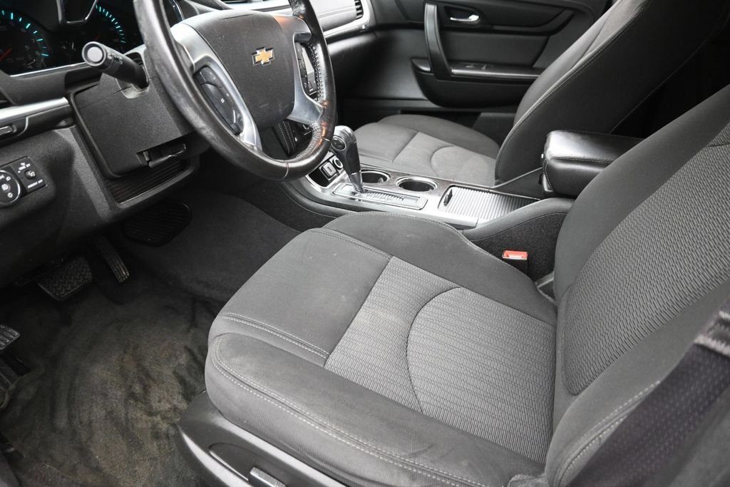 Used 2015 White Chevrolet 2LT image 19
