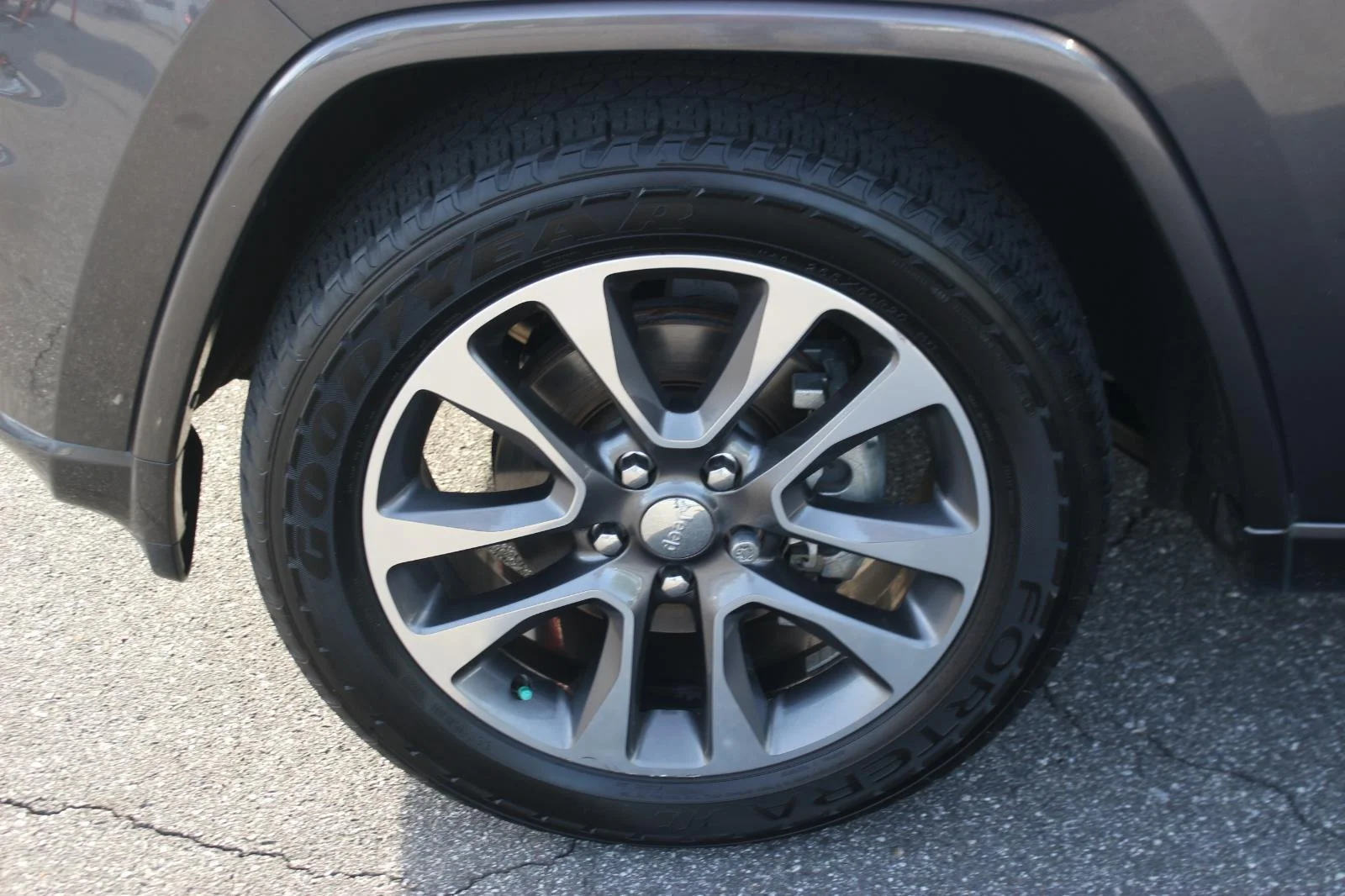 Used 2018 Grey Jeep Overland image 36
