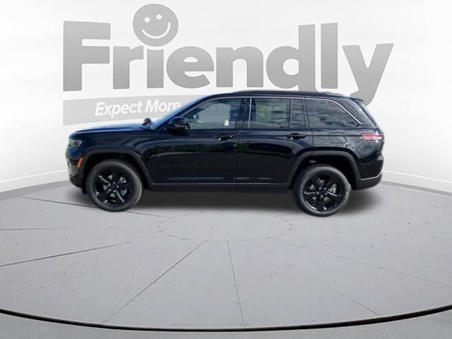 New 2026 Diamond Black Crystal Pearlcoat Jeep Limited image 2