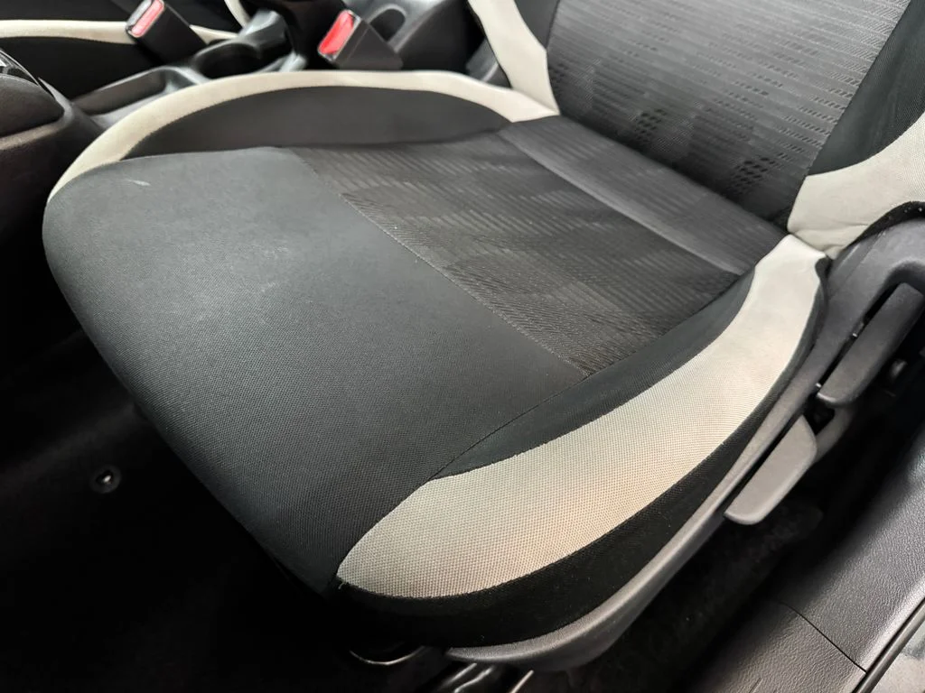 Used 2021 Black Nissan 1.6 SV image 16