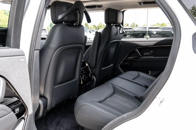 Used 2024  Land Rover Dynamic SE image 48