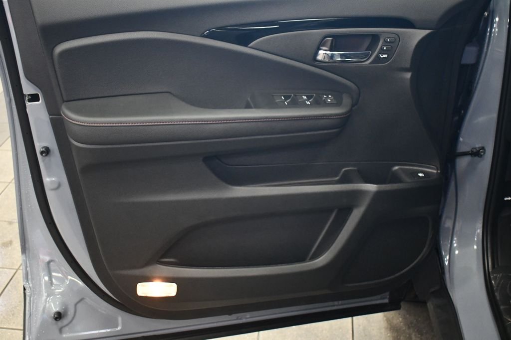 New 2026 Sonic Gray Pearl Honda Black Edition image 8