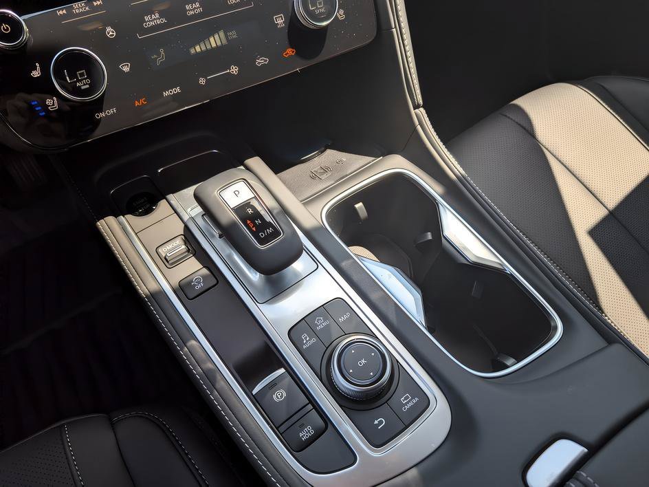 New 2027 Radiant White/Black Obsidian INFINITI SPORT image 19