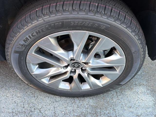 Certified Used 2023 SILVER SKY METALLIC Toyota  image 38