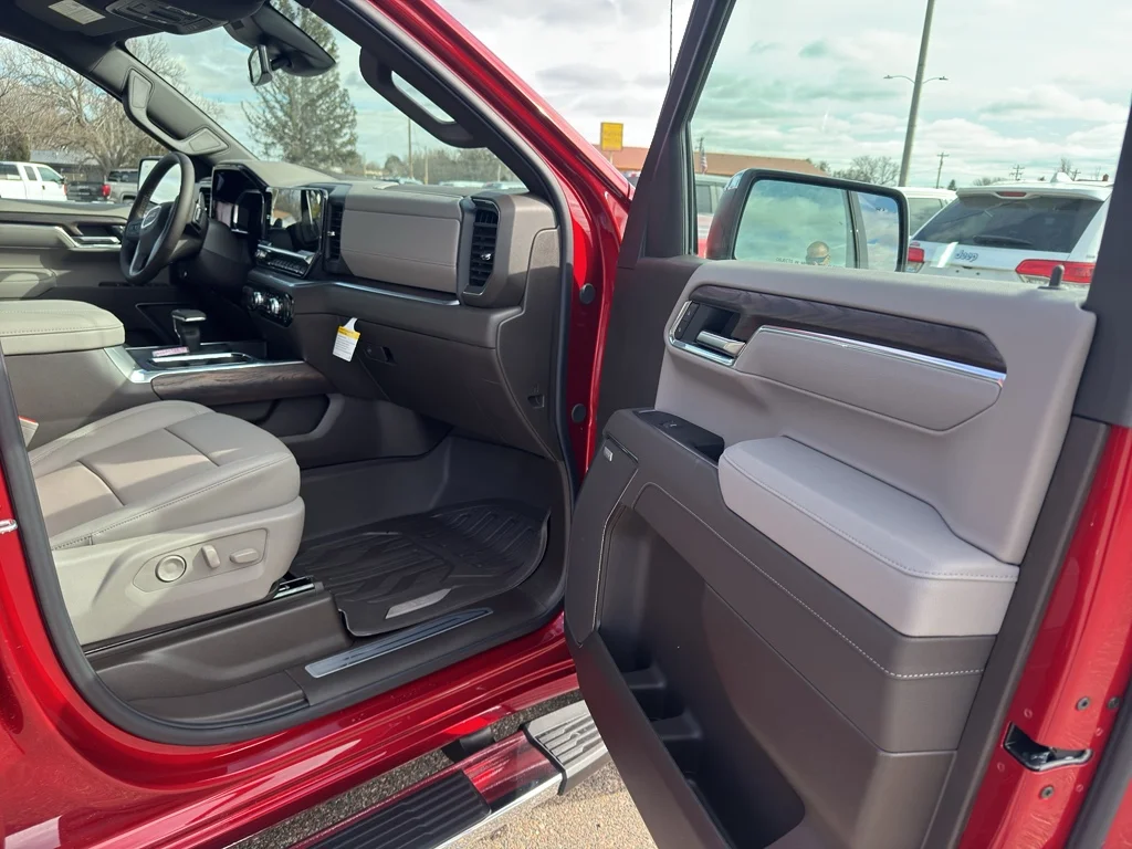 2026 GMC Sierra 1500 SLT - Photo 16