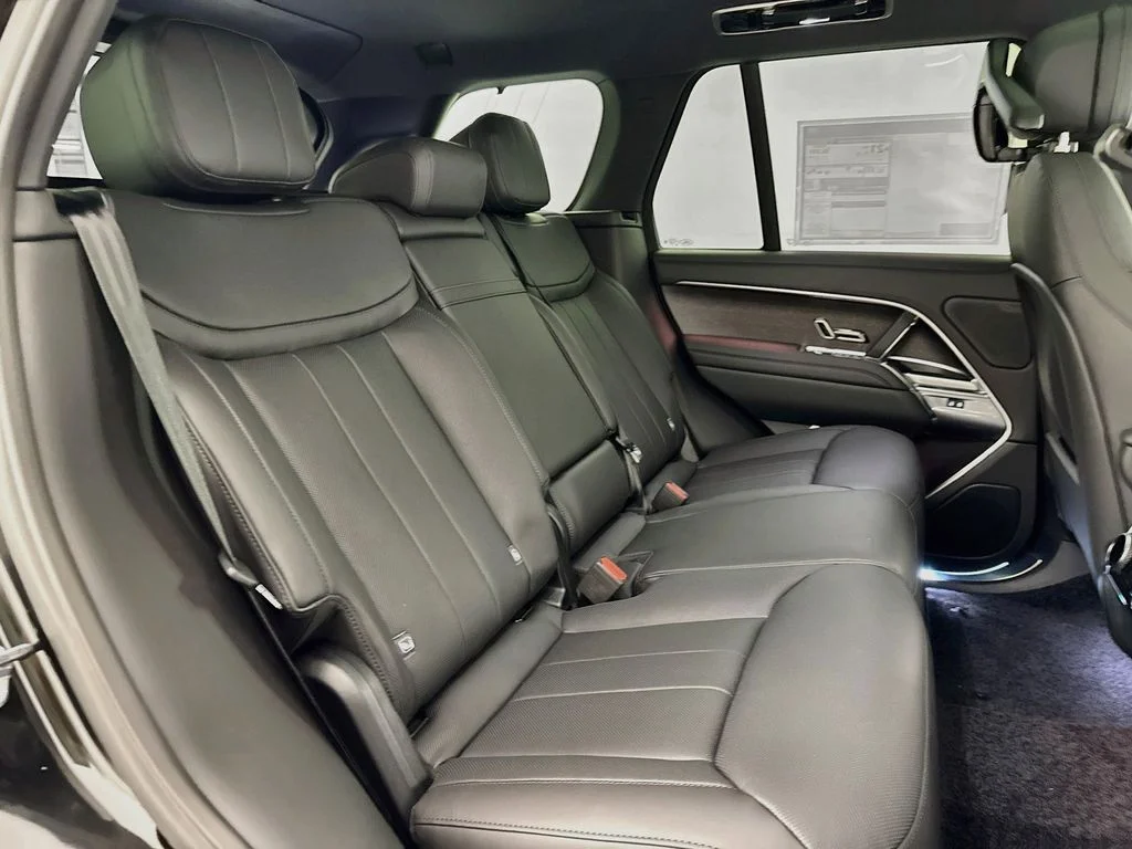 New 2027 Santorini Black Land Rover SE image 29