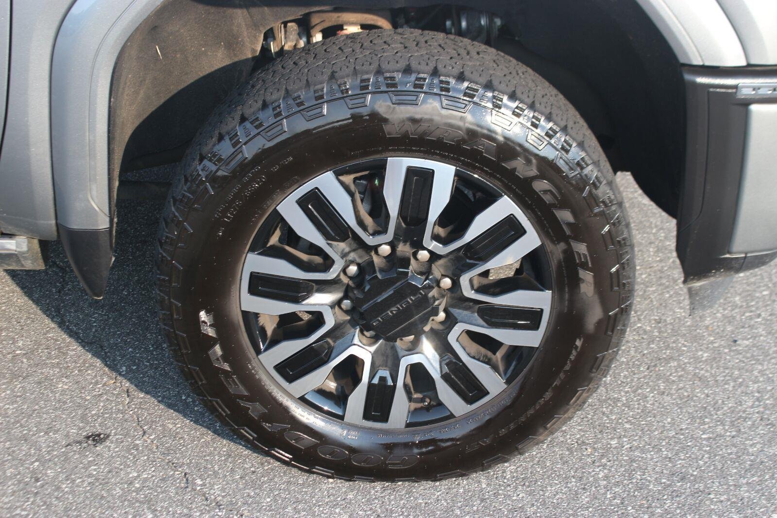 Used 2024 Sterling Metallic GMC Denali Ultimate image 39