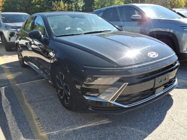 Used 2024  Hyundai SEL image 4