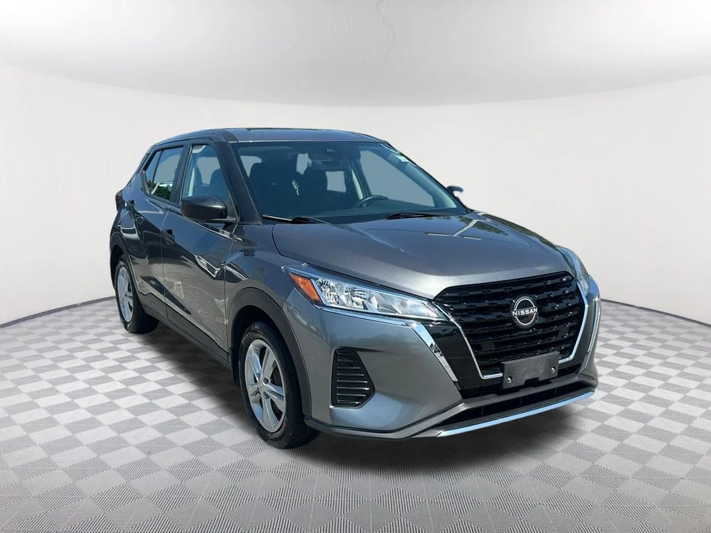 Used 2022 Gray Nissan S image 3