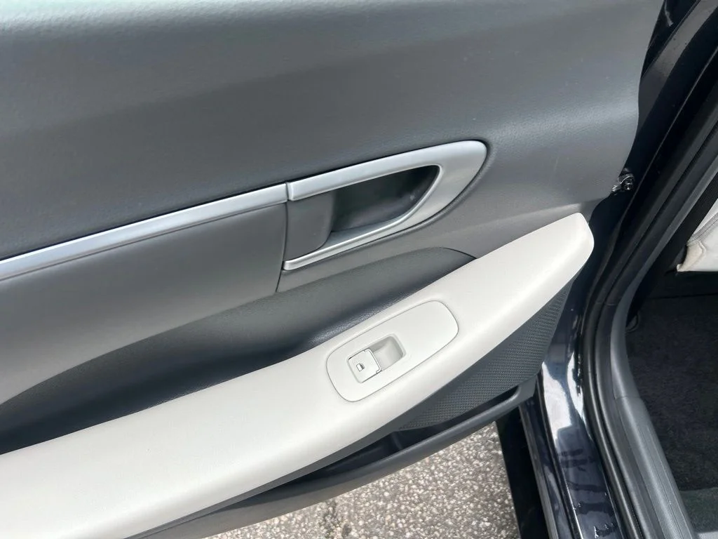 Used 2025 Blue Hyundai SEL image 25