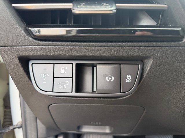 Certified Used 2023 White Kia Wind image 17