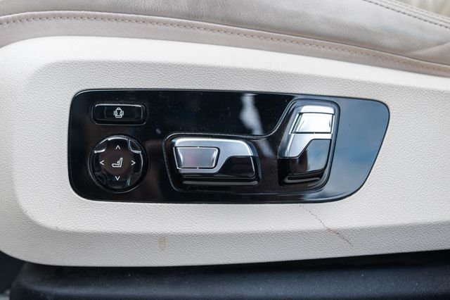 Used 2019 Alpine White BMW xDrive40i image 24