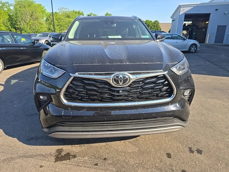 Used 2022 Black Toyota Platinum image 2