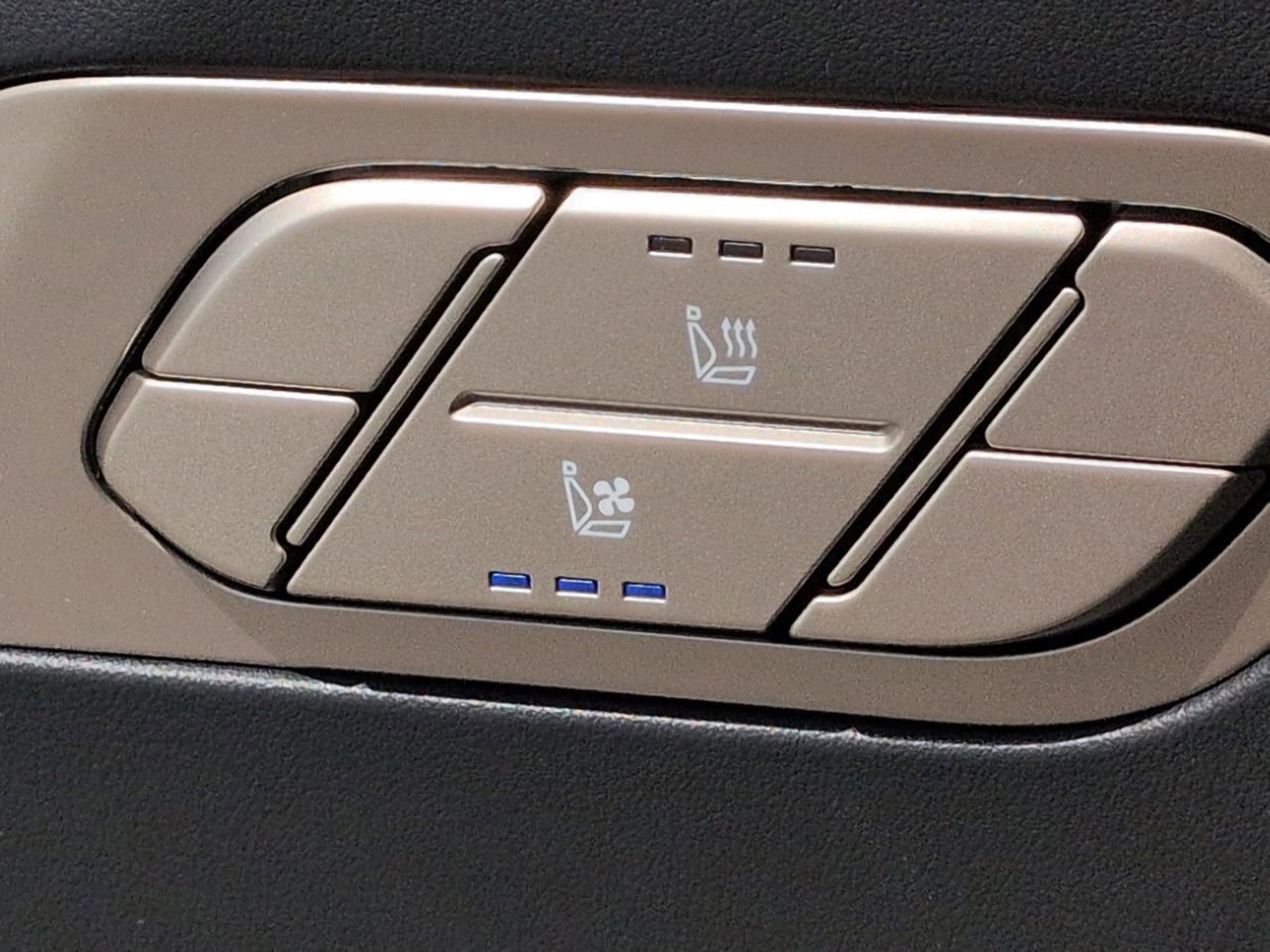 New 2027 Glacial White Pearl Kia EX image 28