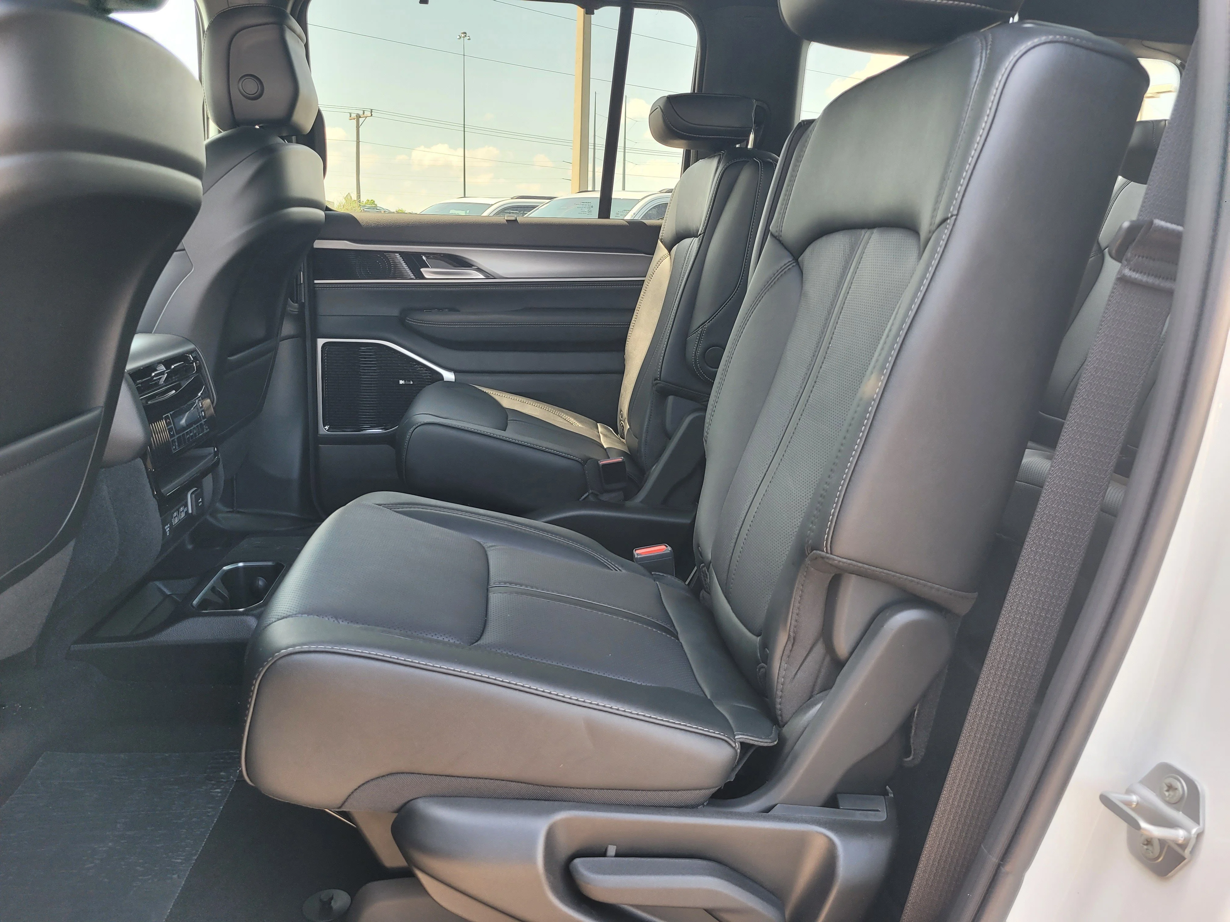 New 2026 Bright White Clearcoat Jeep Limited Reserve image 10