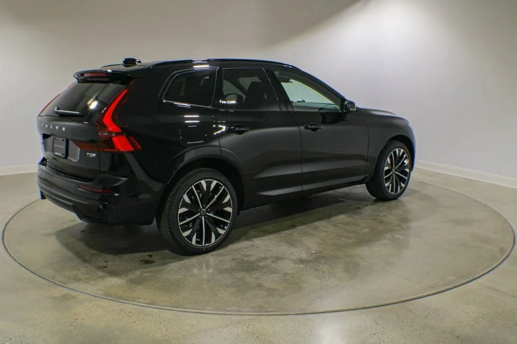 New 2026 Onyx Black Metallic Volvo T8 Ultra image 5