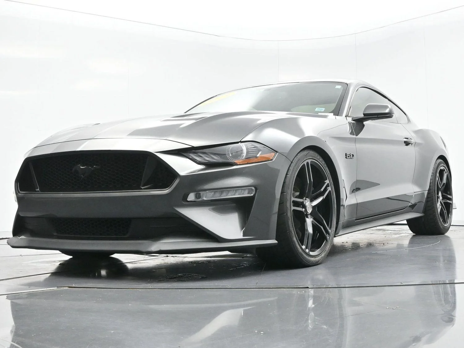 Used 2018 Magnetic Ford GT Premium image 40