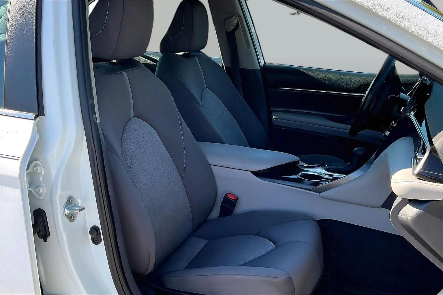 Used 2024 Ice Cap Toyota LE image 9