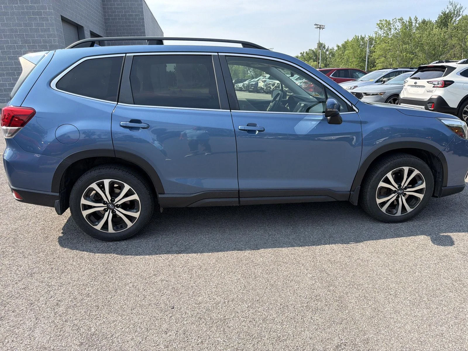 Used 2020 Horizon Blue Pearl Subaru Limited image 8