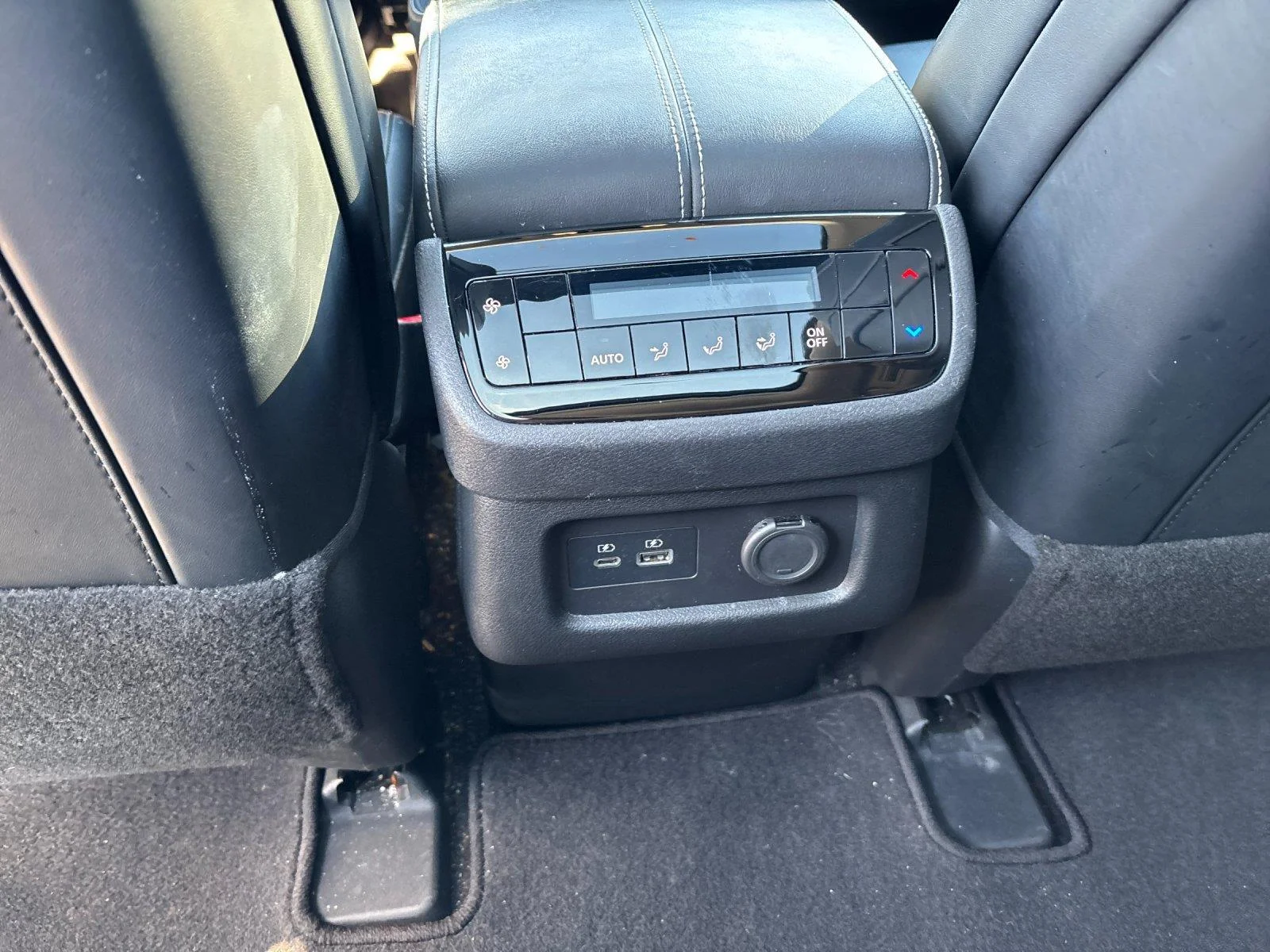Certified Used 2023 Grand Blue INFINITI LUXE image 33