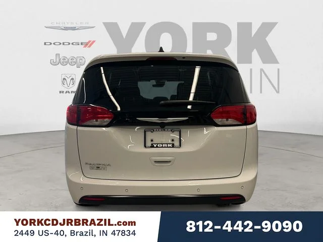 New 2027 Bright White Clear-Coat Exterior Paint Chrysler LX image 4