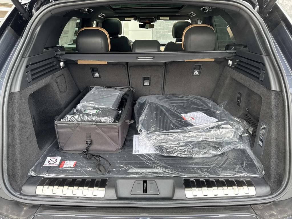 New 2026 Varesine Blue Land Rover Dynamic SE image 5