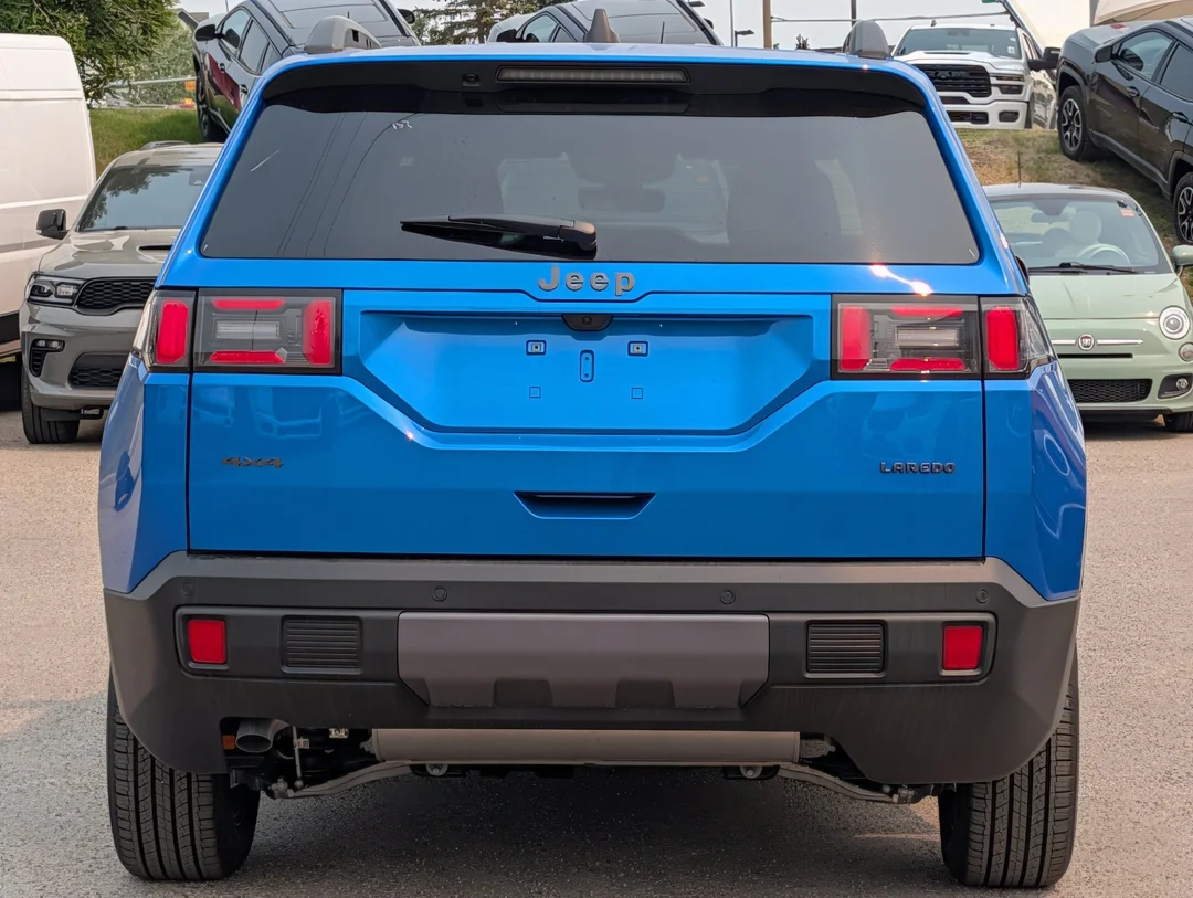 New 2026 Blue Jeep Laredo - - 4x4 - 1.6L Turbo Hybrid - Uconnect 5 w/ 12.3 Screen & More! image 7