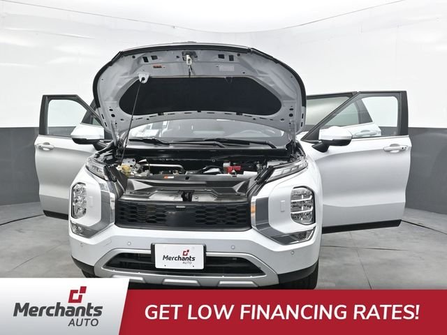 Used 2024 White Mitsubishi SE image 44