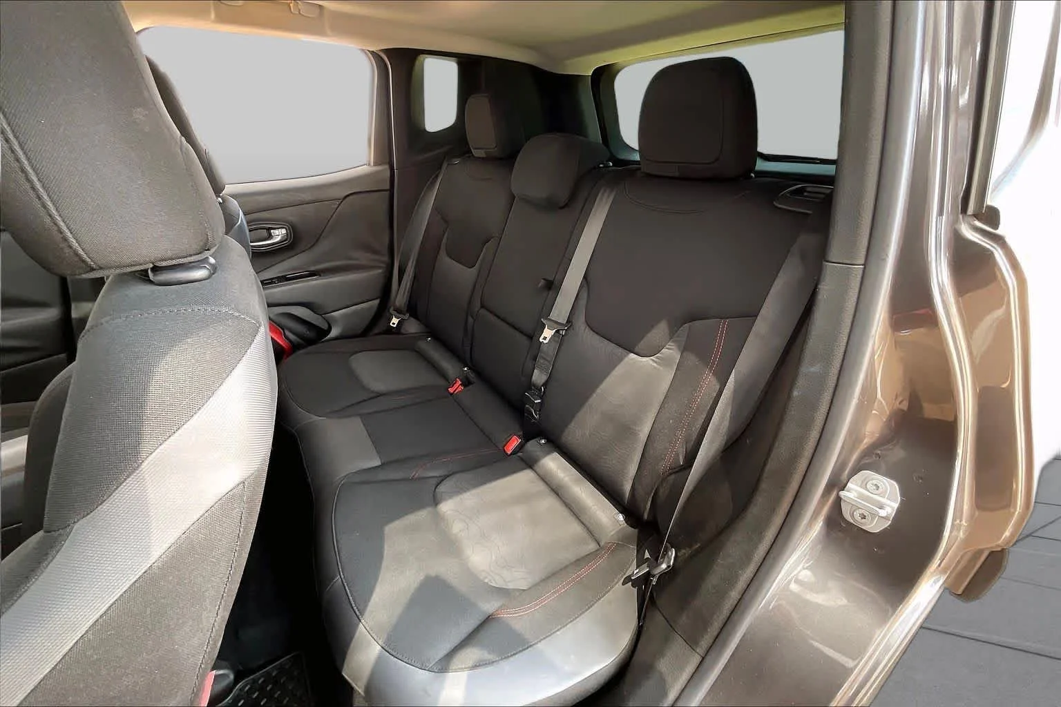Used 2016 Granite Crystal Metallic Clearcoat Jeep Trailhawk image 21
